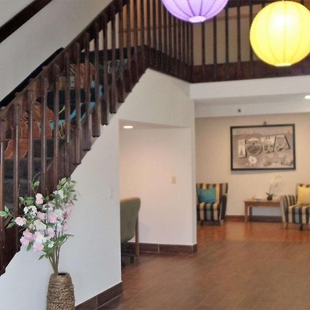 Super 8 By Wyndham Shenandoah Hotel Екстериор снимка