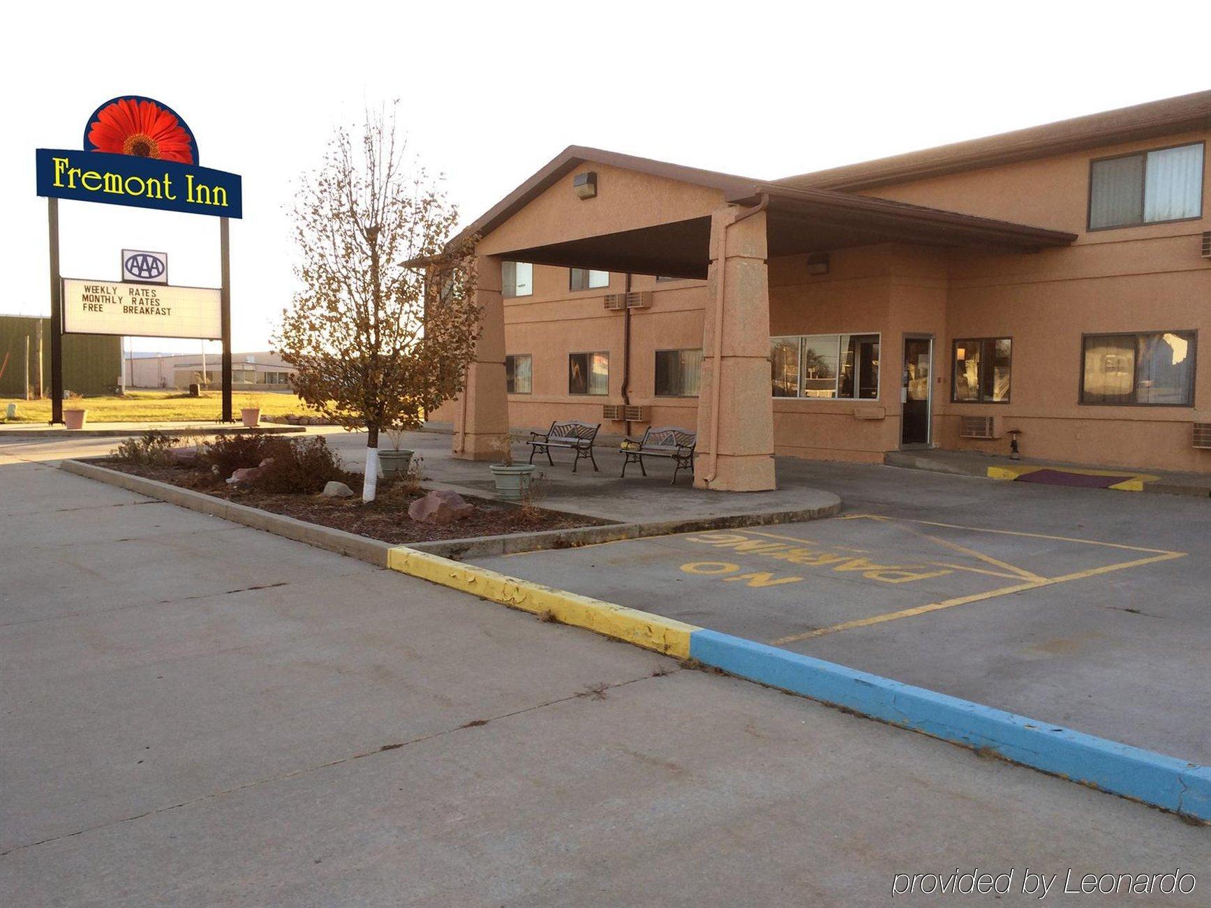 Super 8 By Wyndham Shenandoah Hotel Екстериор снимка