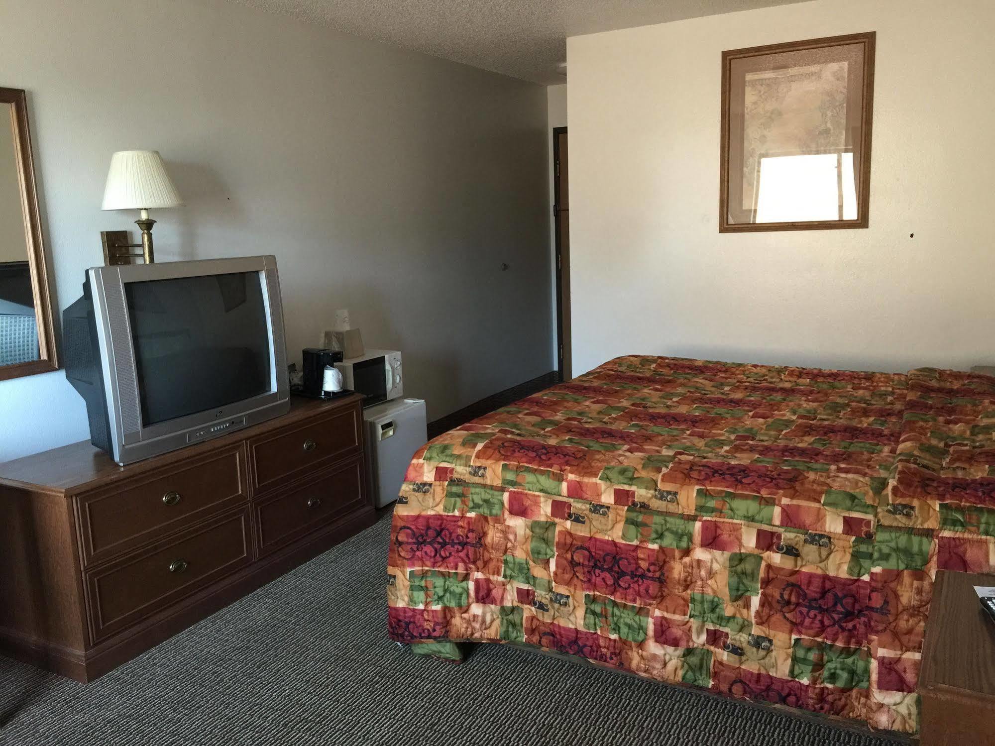 Super 8 By Wyndham Shenandoah Hotel Екстериор снимка