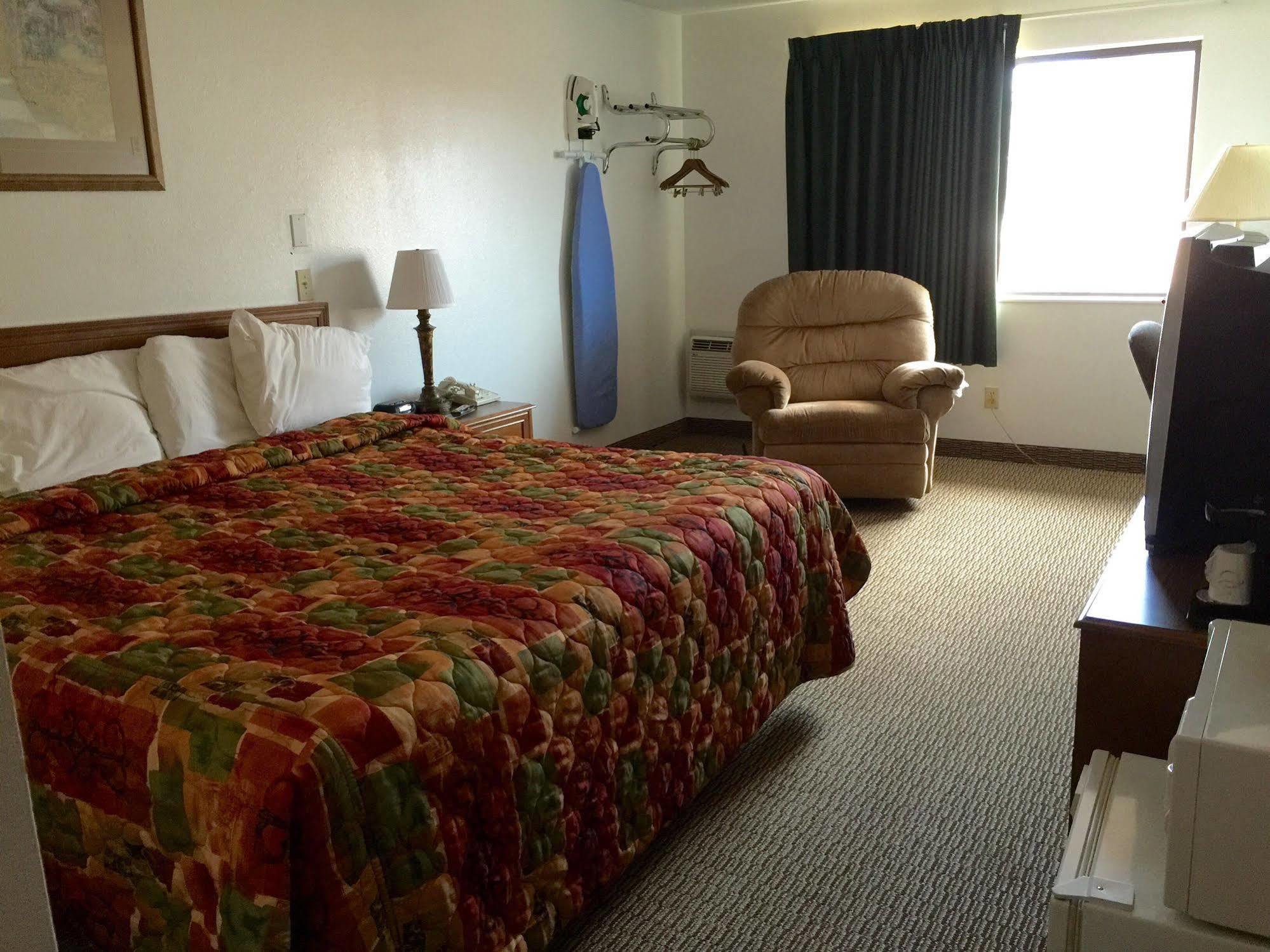 Super 8 By Wyndham Shenandoah Hotel Екстериор снимка