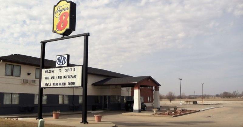 Super 8 By Wyndham Shenandoah Hotel Екстериор снимка